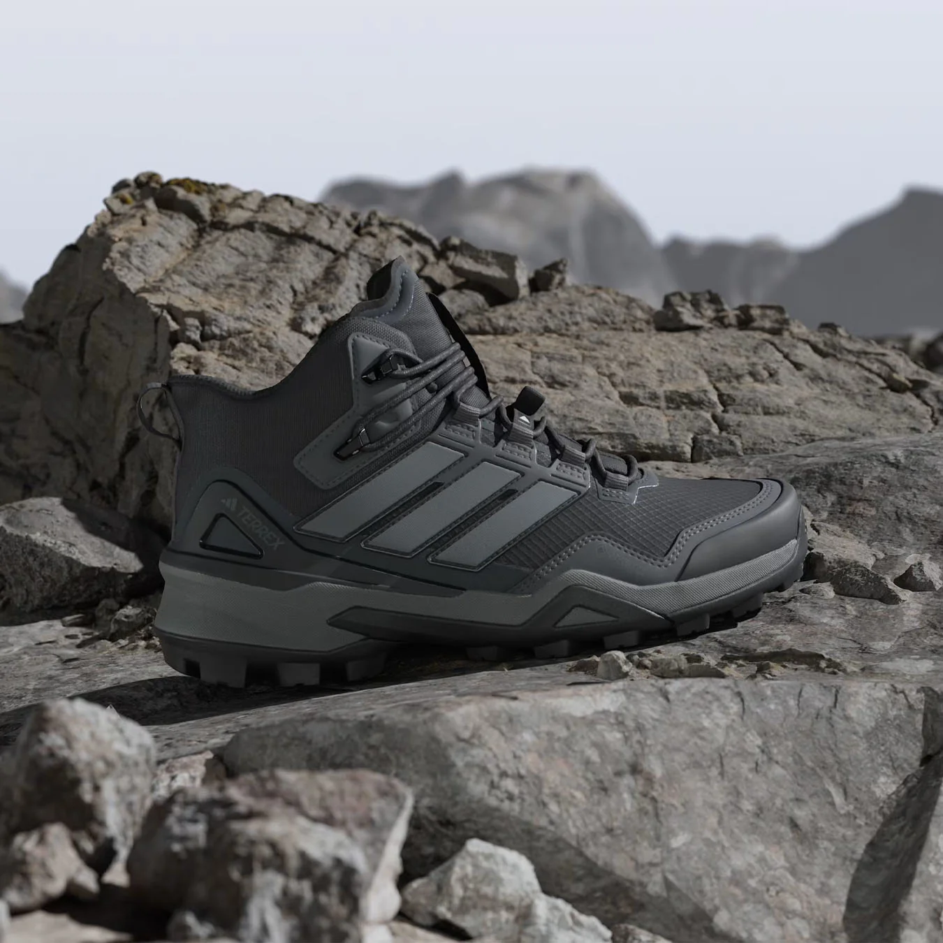 Adidas Terrex Womens Terrex Skychaser Hiking Boots Mid GTX Black - Image 2