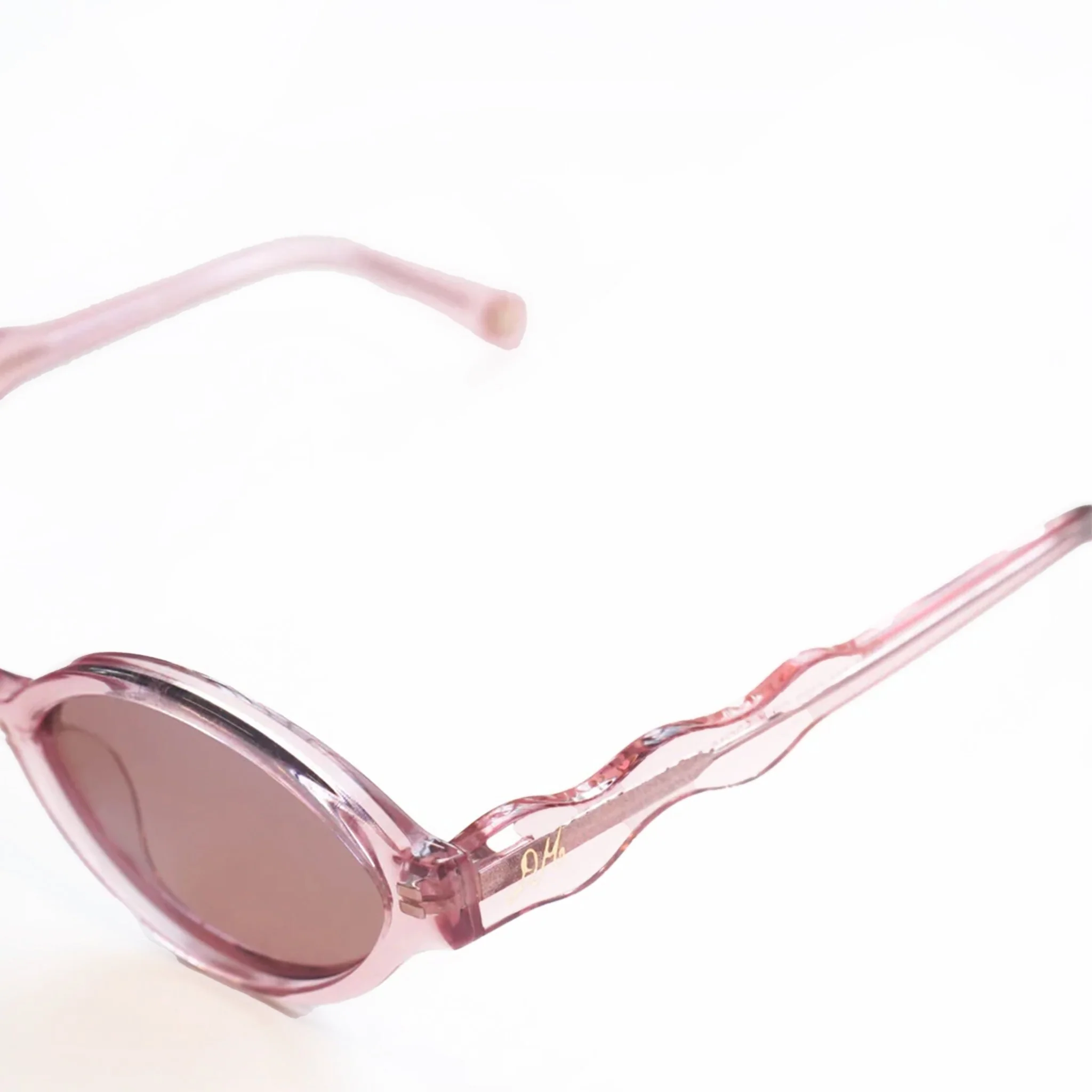 Damson Madder Slim Oval Preppy Sunglasses With Wavy Temple Pink - Image 2