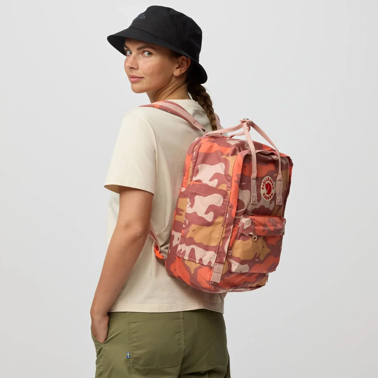 Fjallraven Kanken Graphics Laptop 15 Chalk Rose / Hidden Animals - Image 4