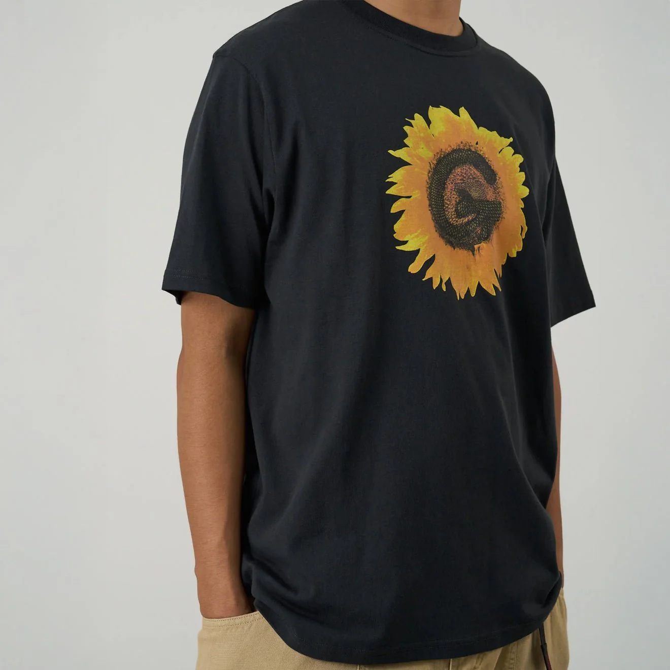 Gramicci G-Flower Tee Vintage Black - Image 2