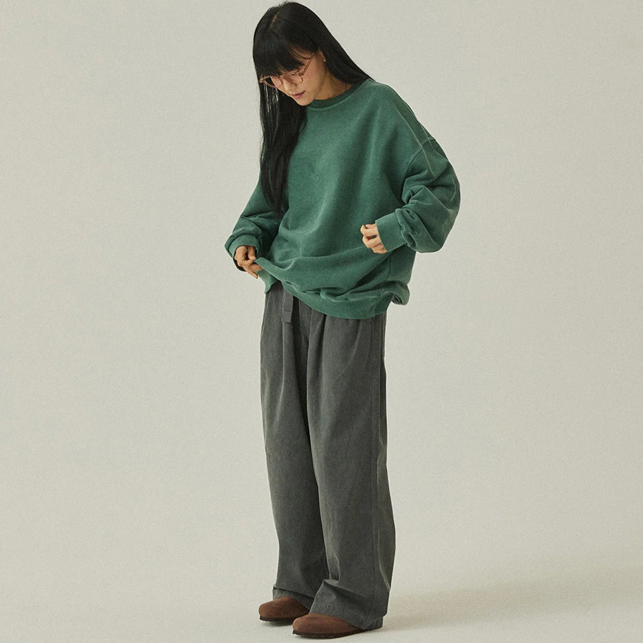 Kappy Pigment Two Tuck Wide Pants Charcoal - Image 2