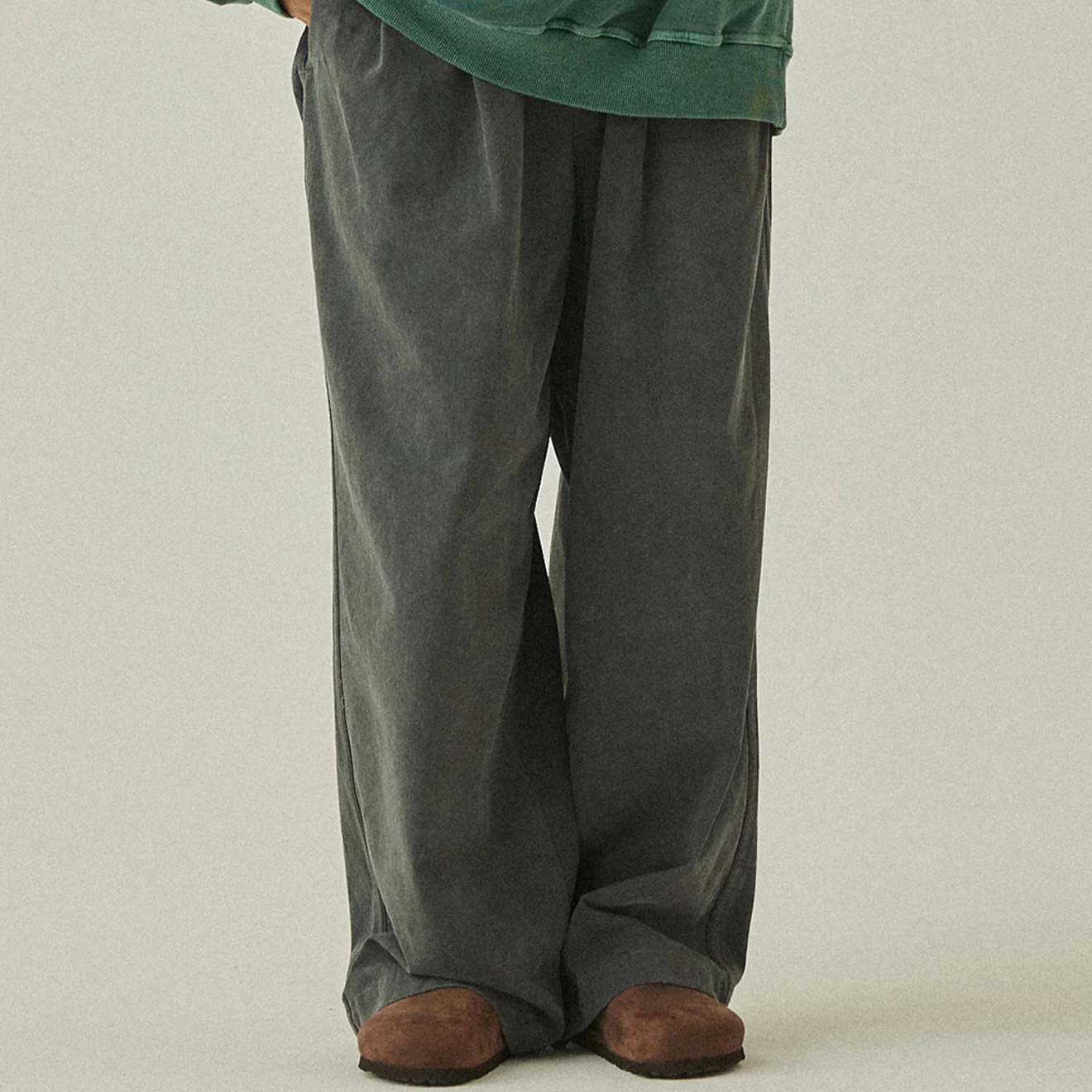 Kappy Pigment Two Tuck Wide Pants Charcoal - Image 3