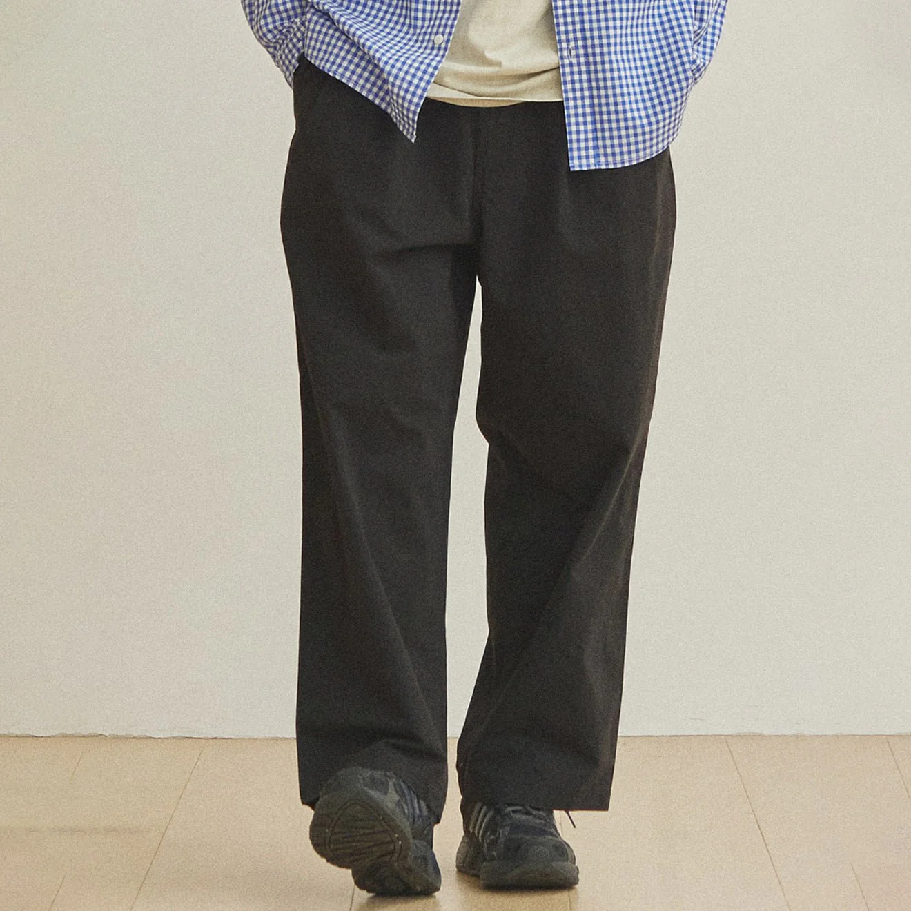 Kappy Two Tuck Wide Pants Black - Image 2