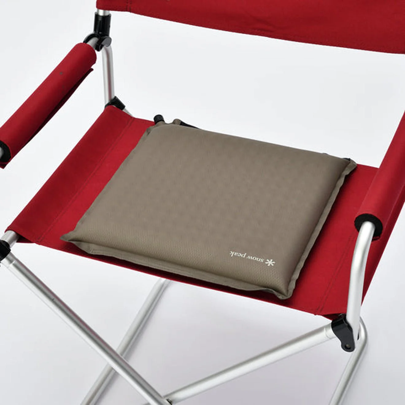 Snow Peak Seat and Pillow - Image 4