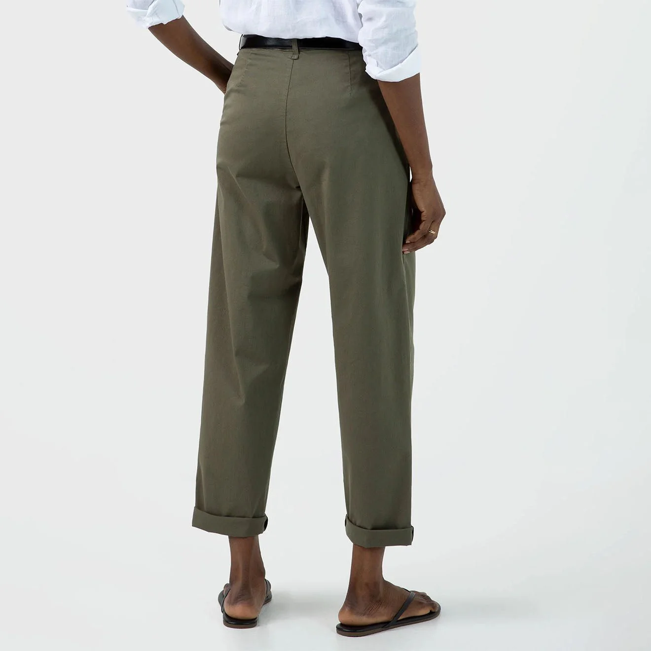 Sunspel Womens Pleated Chino Pale Khaki - Image 4