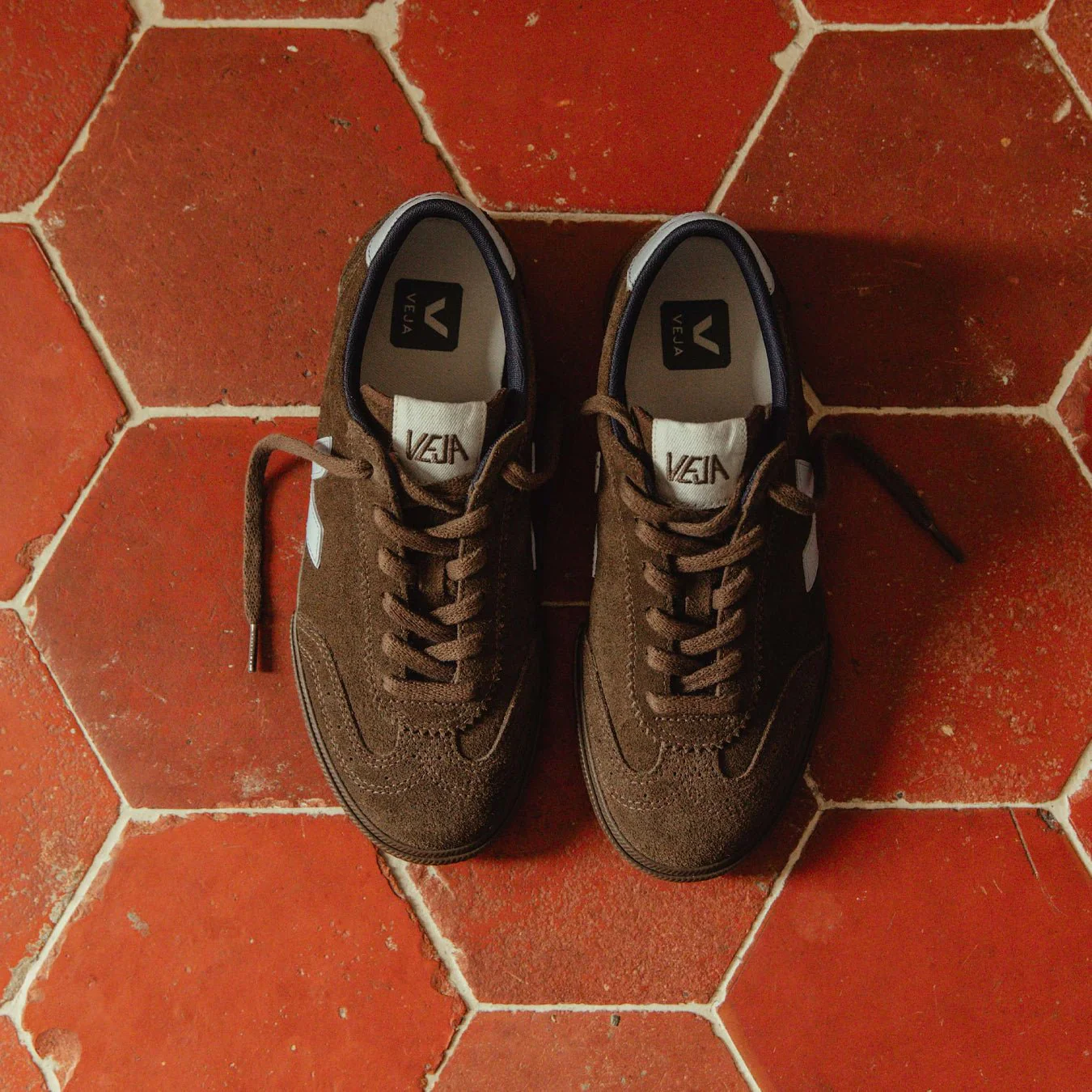 Veja Womens Volley Suede Eagle Swan Eagle - Image 4